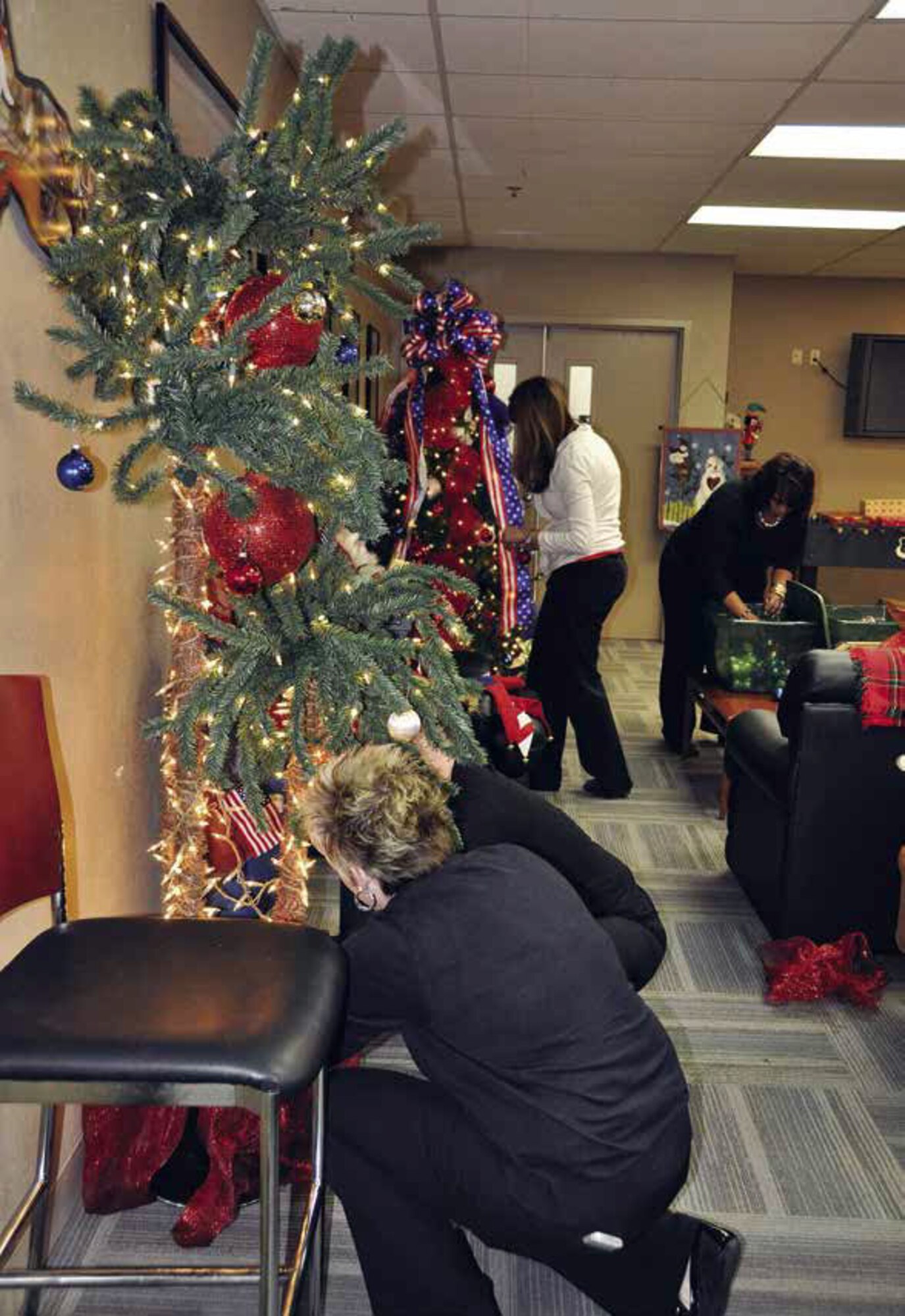 Visterra Credit Union employees break out tinsel and holly to decorate the 729th Airlift
Squadron’s crew lounge for the commander’s holiday party, held Dec. 1. Employees from the credit union have decorated for the holiday party for years, alongside Laura Froehlich, who passed earlier this year. The volunteers asked Larry Froehlich to represent Laura this year as they continue the tradition. (U.S. Air Force photo by Megan Crusher)