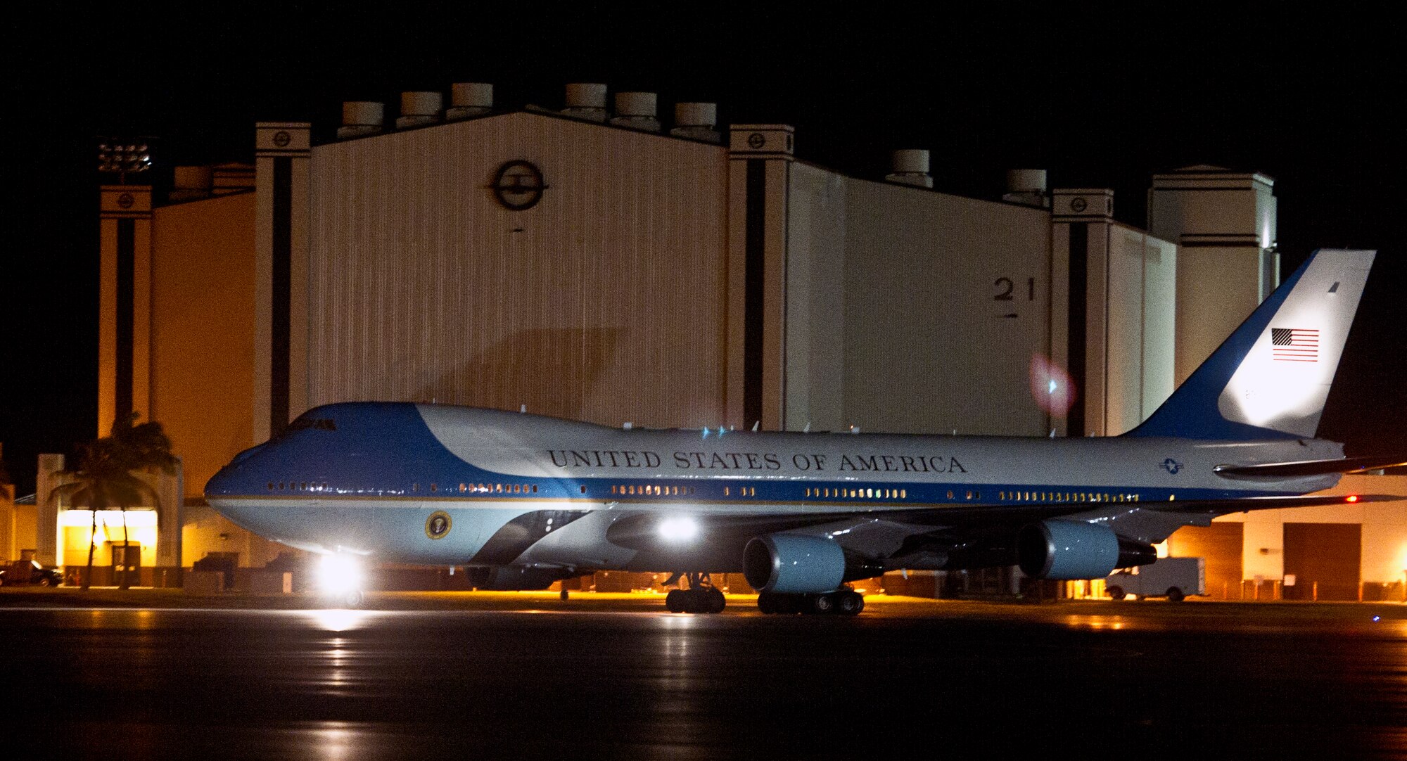 Air Force One taxis on the 15th Wing flightline upon arrival at Joint Base Pearl Harbor-Hickam, Hawaii, Dec. 22. The President and his family are expected to vacation on the island of Oahu through the holiday. (U.S. Air Force photo/Staff Sgt. Nathan Allen)