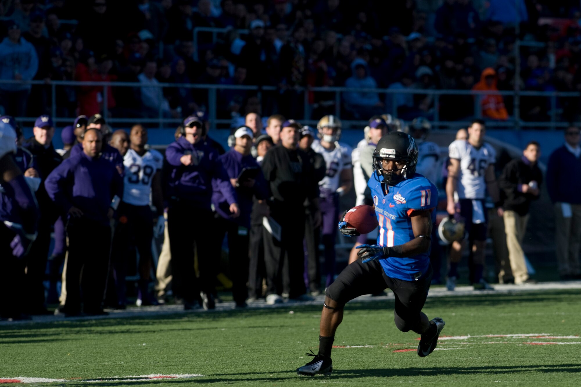 Shane William-Rhodes, Boise State University wide receiver, runs toward the end zone during the Maaco Bowl Dec. 22, 2012, in Las Vegas. Boise State University defeated the University of Washington 28-26. (U.S. Air Force photo by Airman 1st Class Christopher Tam)
