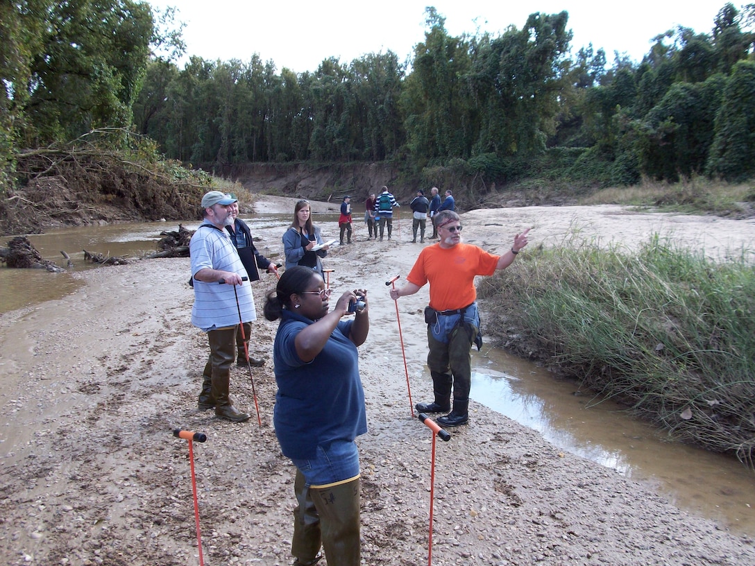 Students participate in on-site field work as part of Streambank Erosion and Protection training.