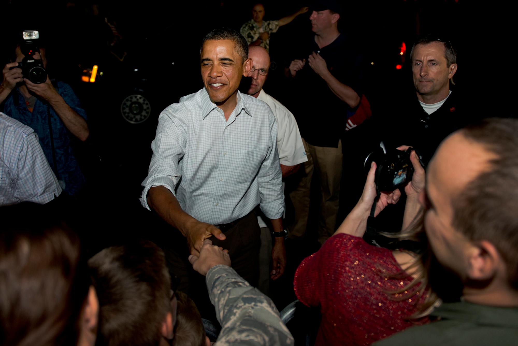President Barack Obama shakes hands with Lt. Col. Theresa Sheppard, 15th Comptroller Squadron commander, and other servicemembers and families at Hickam Field, Joint Base Pearl Harbor-Hickam, Hawaii, before boarding Air Force One, Dec. 26, 2012. After a brief vacation in Hawaii, President Obama is on his way back to Washington to address proposed extended tax cuts and looming fiscal cliff. (U.S. Air Force photo/Staff Sgt. Mike Meares)