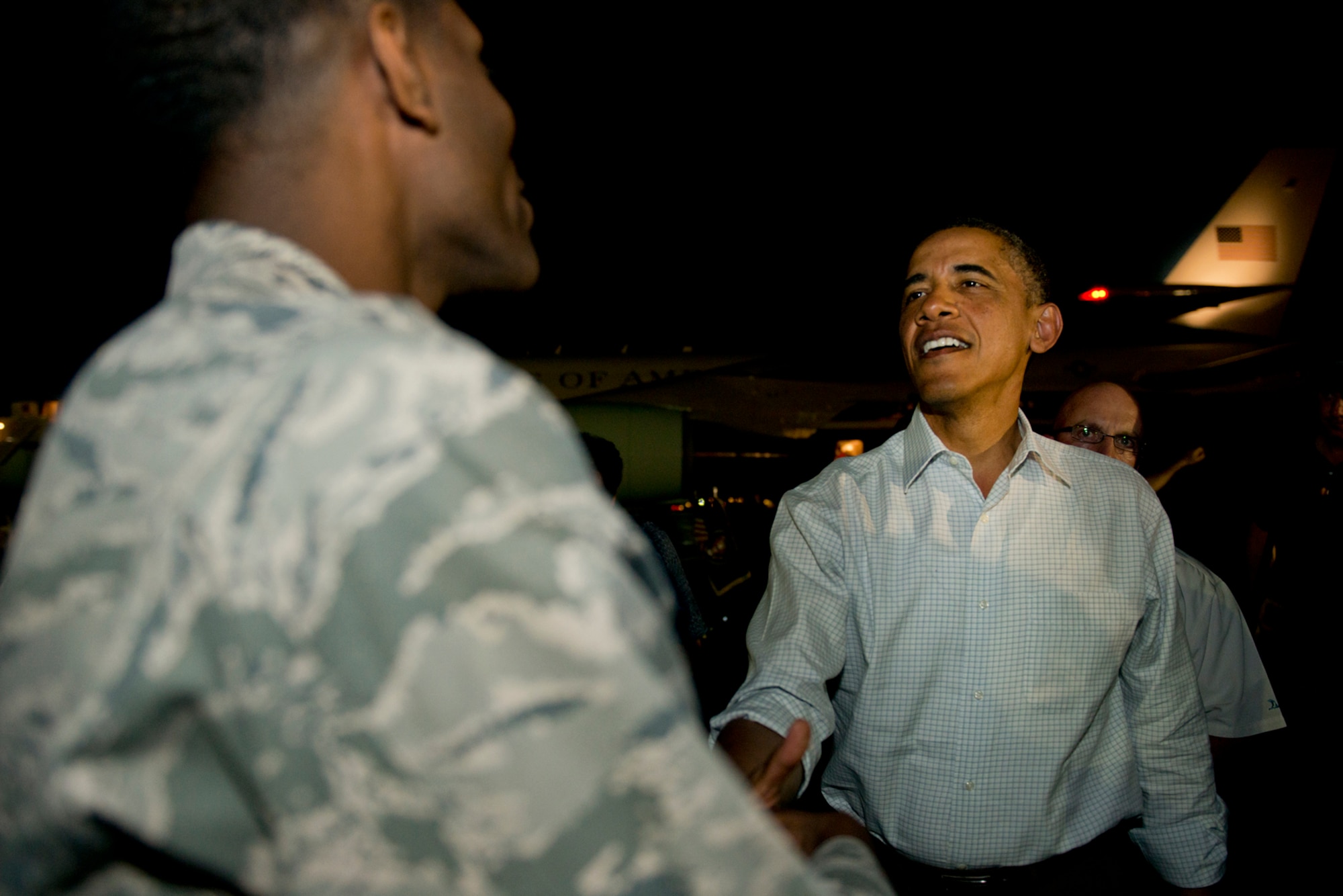 President Barack Obama shakes hands with 1st Lt. Ty Axon, 15th Operations Support Squadron, and other servicemembers at Hickam Field, Joint Base Pearl Harbor-Hickam, Hawaii, before boarding Air Force One, Dec. 26, 2012. After a brief vacation in Hawaii, President Obama is on his way back to Washington to address proposed extended tax cuts and looming fiscal cliff. (U.S. Air Force photo/Staff Sgt. Mike Meares)