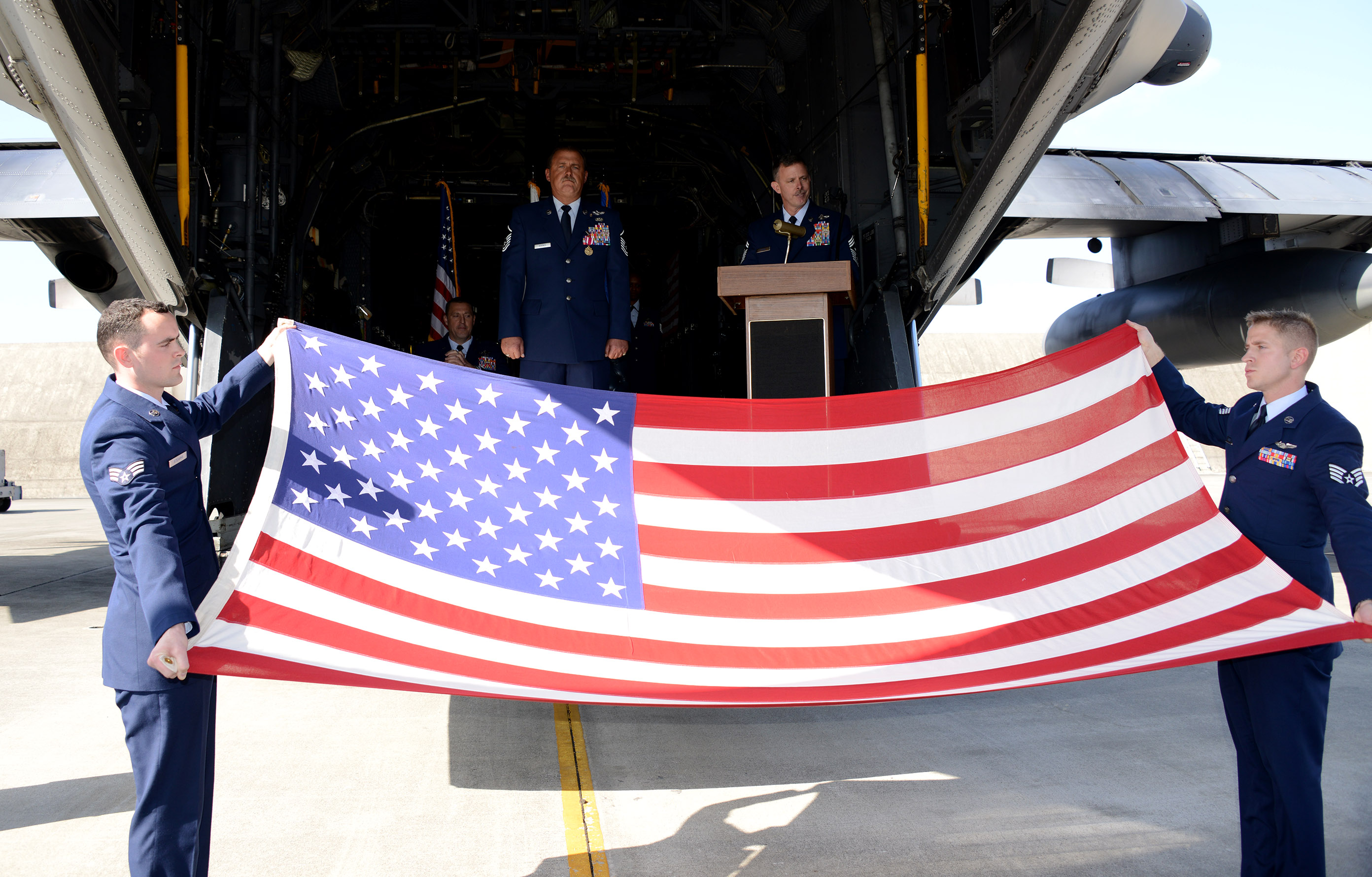 Two-time Distinguished Flying Cross recipients retires > Air Force ...