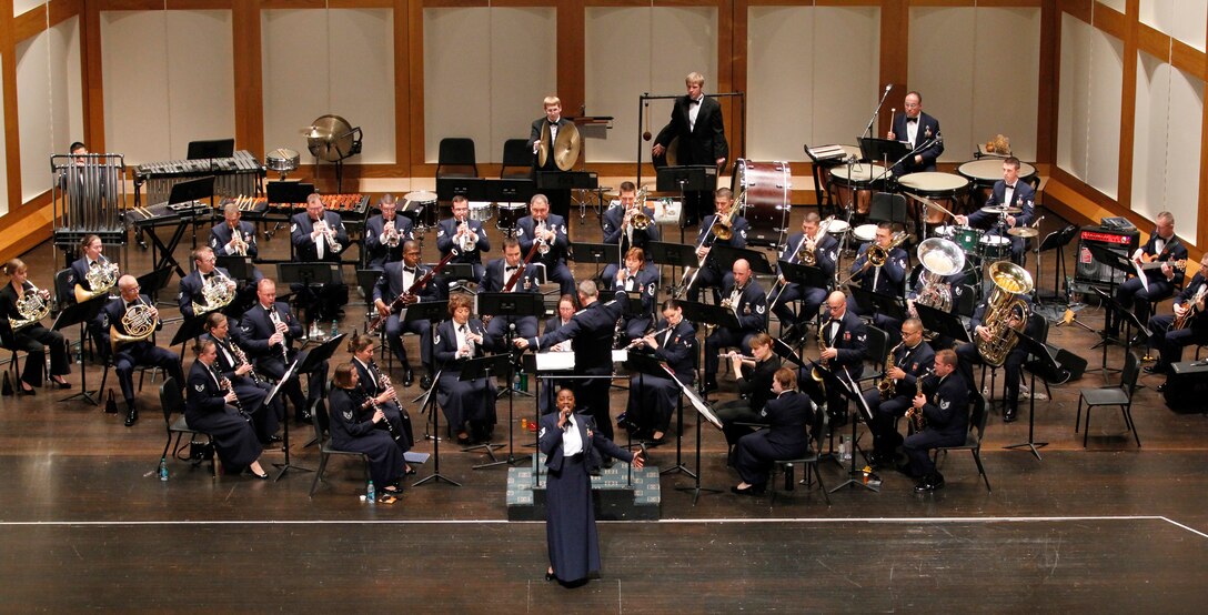 TSgt Felita Rowe wows the audience with a patriotic favorite. (U.S. Air Force photo/TSgt Dan Bentley) 
