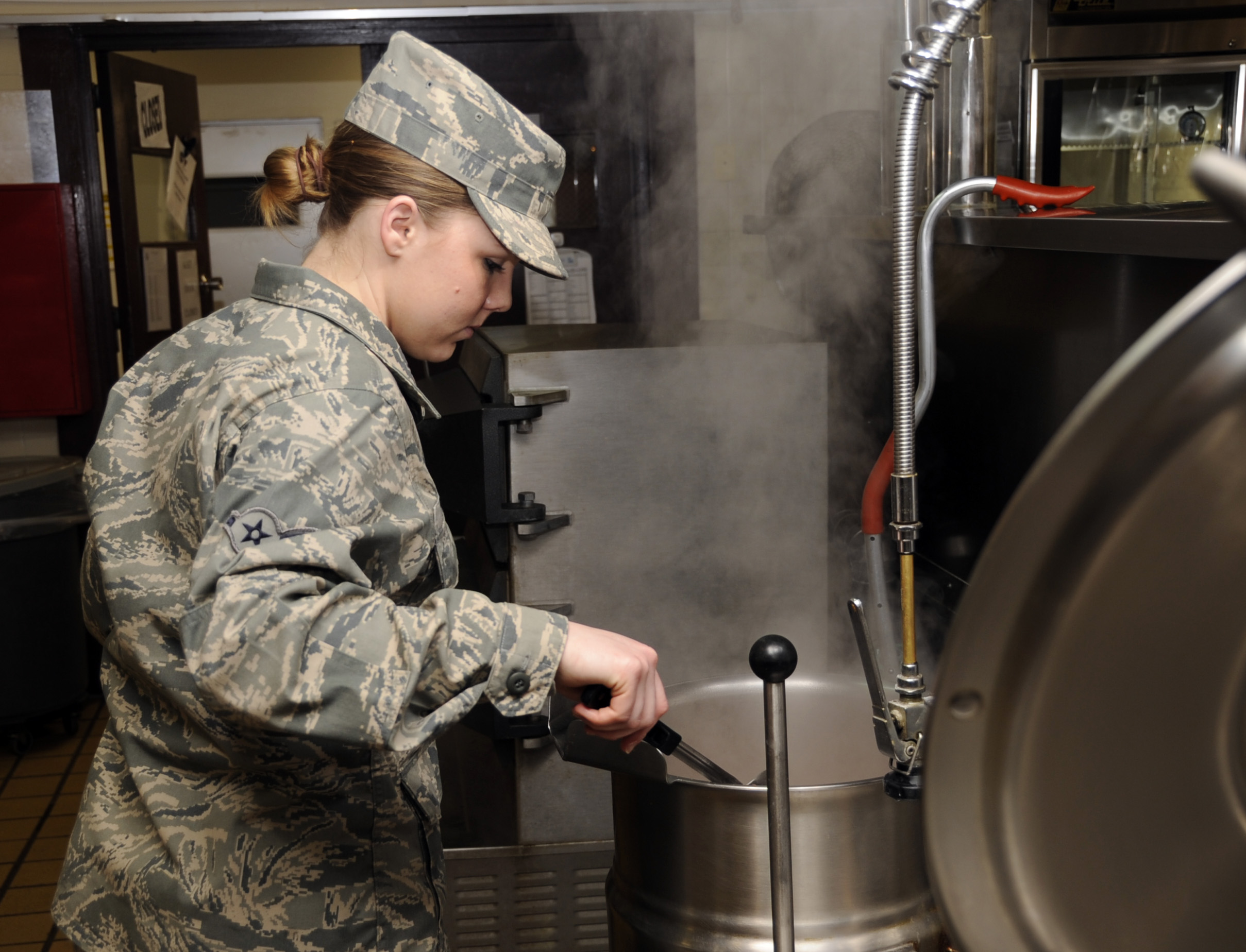 Grissom Dining Facility serves its best > Misawa Air Base > Article Display