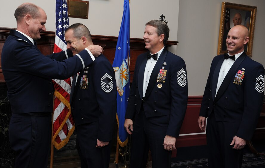 Air Force District of Washington Superintendent of Operations Senior Master Sgt. Steven Mandell receives his chief master sergeant medallion from Air Force District of Washington Vice Commander Col. Jeffrey Stephenson, Jan. 27, at the Bolling Club, Joint Base Anacostia-Bolling, Washington, D.C. Each of the 28 selected chief master sergeants received a medallion and a plaque recognizing their new rank at the conclusion of their week long seminar. (U.S. Air Force photo by Staff Sgt. Christopher Ruano)