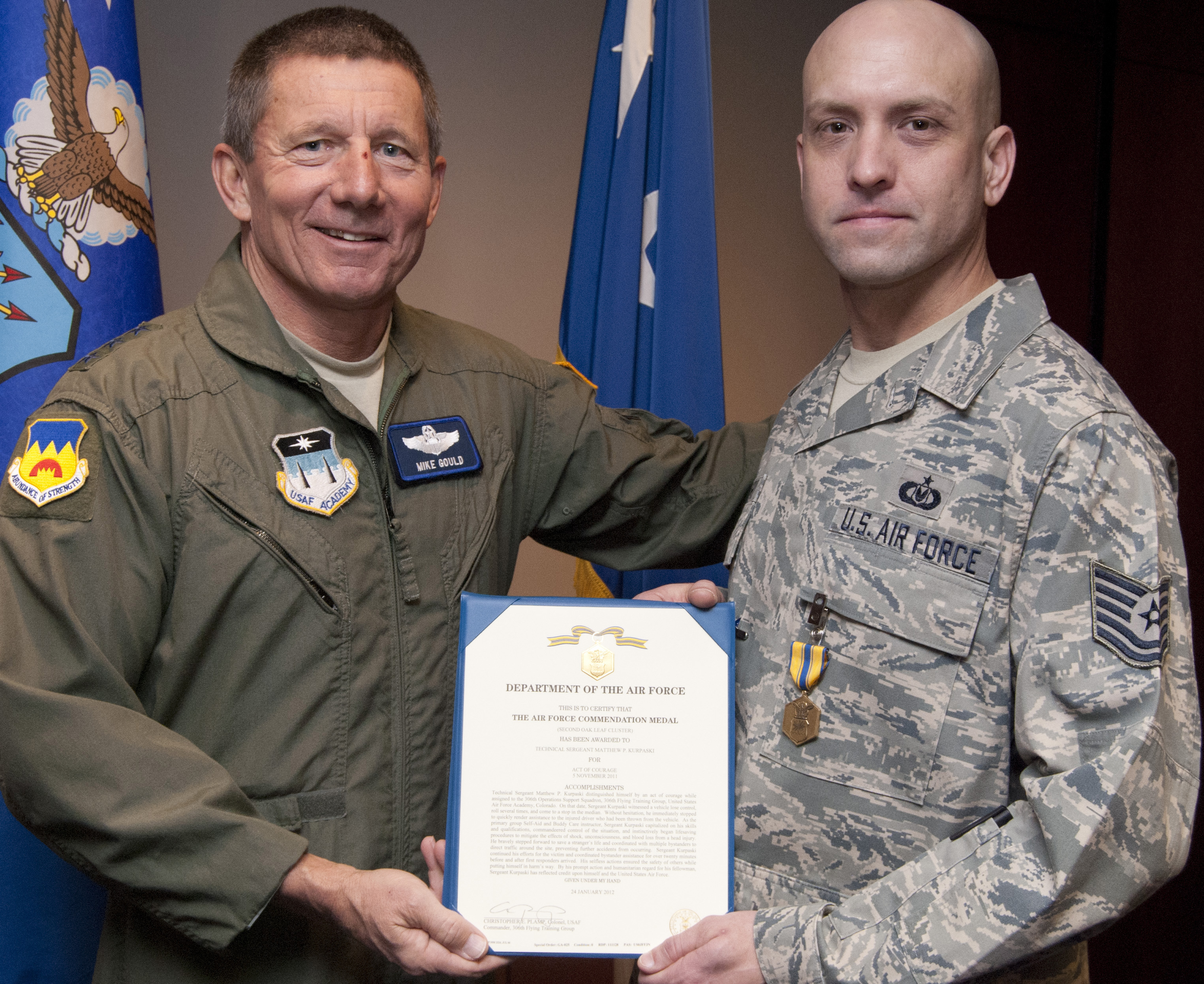 Airfield NCO earns medal for accident response > Air Force > Article ...