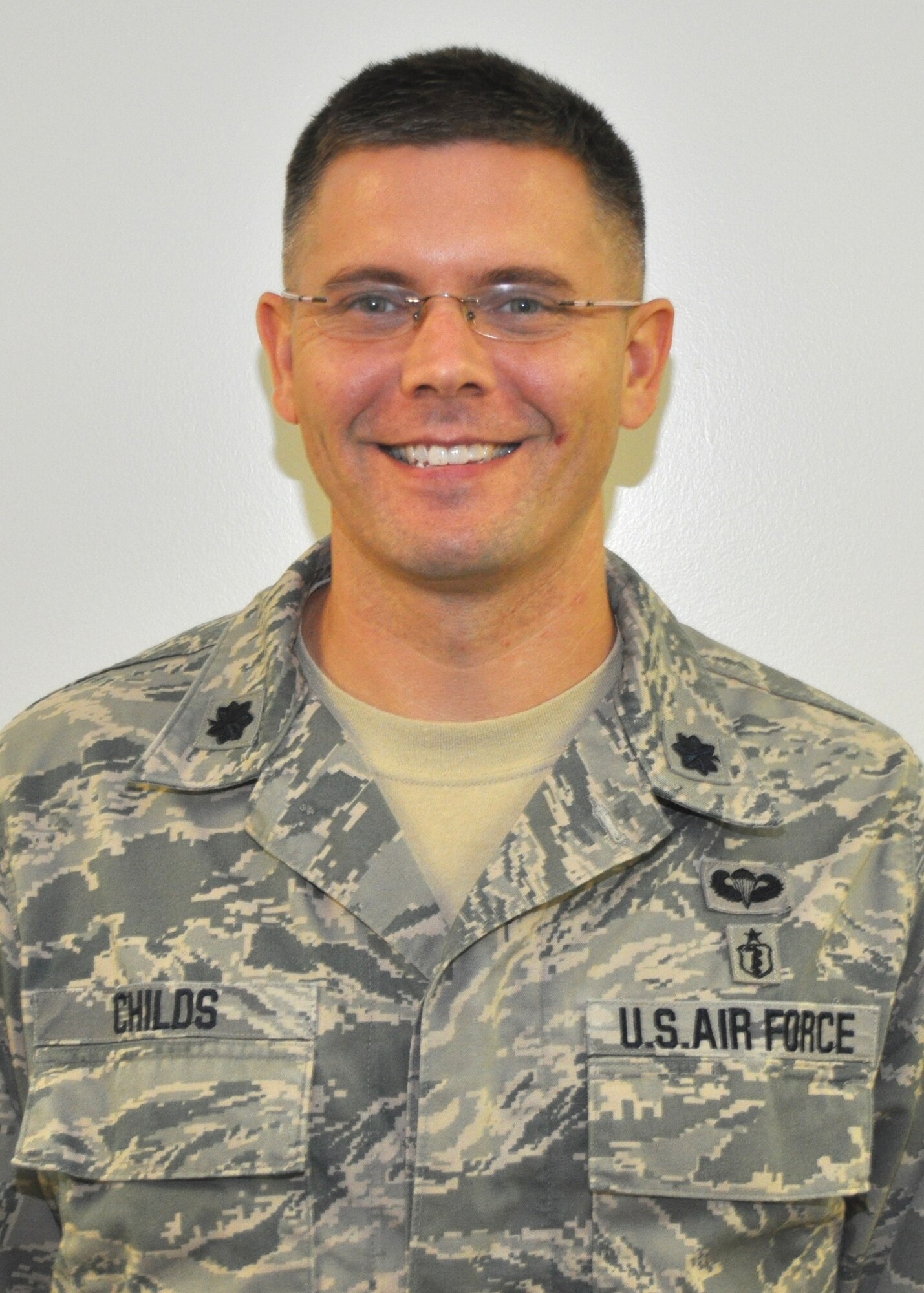 Lt. Col. John Childs, 81st Surgical Operations Squadron Physical Therapy Department director of musculoskeletal research, Keesler Air Force Base, Biloxi, Miss., has been awarded a $125,000 grant from the Air Force Medical Service for his protocol “Implications of Timing and Quality of Physical Therapy on Low Back Pain Utilization and Costs in the Military Health System.”  (U.S. Air Force photo by Steve Pivnick)