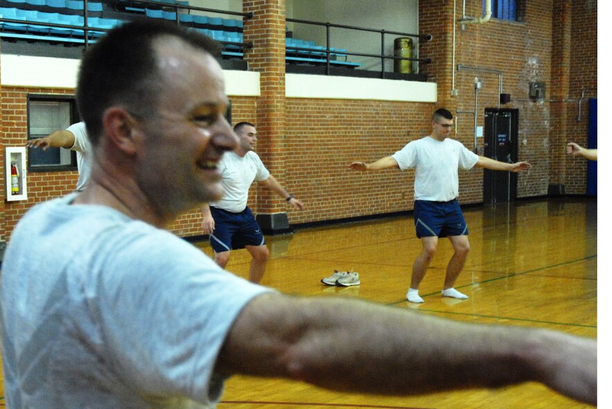 11th Wing Commander Col. Kenneth R. Rizer participates in the Fit to Fight program Jan. 20 on Joint Base Anacostia-Bolling, D.C., to encourage the U.S. Air Force Honor Guard ceremonial guardsmen on the new physical fitness policy. "The success of the USAF Honor Guard depends greatly on our personnel's abilities to physically execute the mission," said Lt. Col. Kenneth Marentette, USAF Honor Guard commander.
(U.S. Air Force photo by Airman 1st Class Amber Brown) 