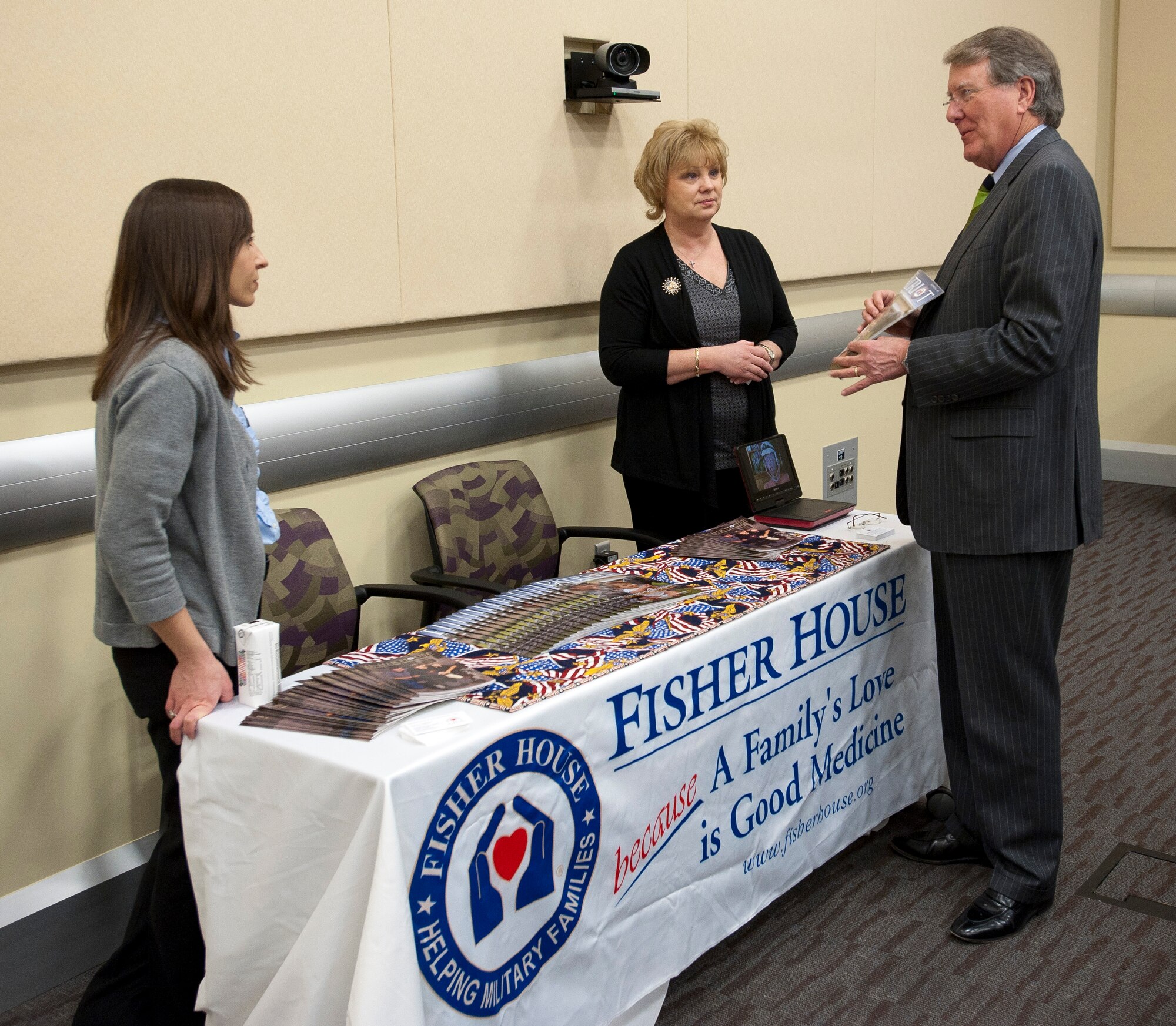 Doug King (right), from the Joint Base Lewis-McChord, Wash., area, speaks with 
representatives from the Fisher House Foundation during an Air Force civic 
leader conference at Joint Base Andrews, Md., Jan. 31, 2012. (U.S. Air Force 
photo/Jim Varhegyi)