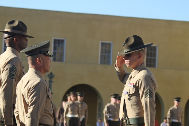 Marine drill instructor receives Silver Star > Marine Corps Training ...