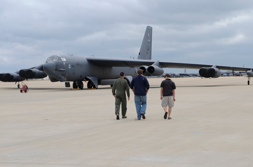 Maj. Ken Cates, 11th Bomb Squadron pilot, walks with Lane Williams and Nathan Naranjo, Greenacres Middle School students, toward a B-52H Stratofortress on the flightline at Barksdale Air Force Base, La., Feb. 2. The students came to Barksdale as part of their job-shadowing day program. They learned all about the education and training requirements needed to become a pilot in the Air Force. (U.S. Air Force photo/Airman 1st Class Andrea F. Liechti)(RELEASED)