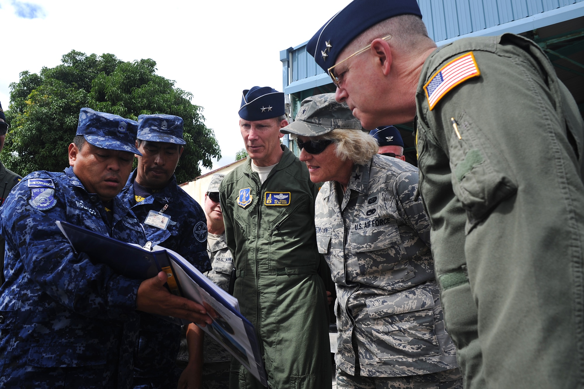 Partnership benefits New Hampshire Guard, El Salvador > Air National ...