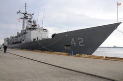 USS Klakring (FFG 42) moors at Union Pier, Charleston, Feb. 10. The frigate’s crew conducted training with the Citadel Naval Reserve Officer Training Corps, allowing midshipmen the opportunity to experience life on a U.S. Navy ship. (U.S. Navy photo/Petty Officer 2nd Class Brannon Deugan)