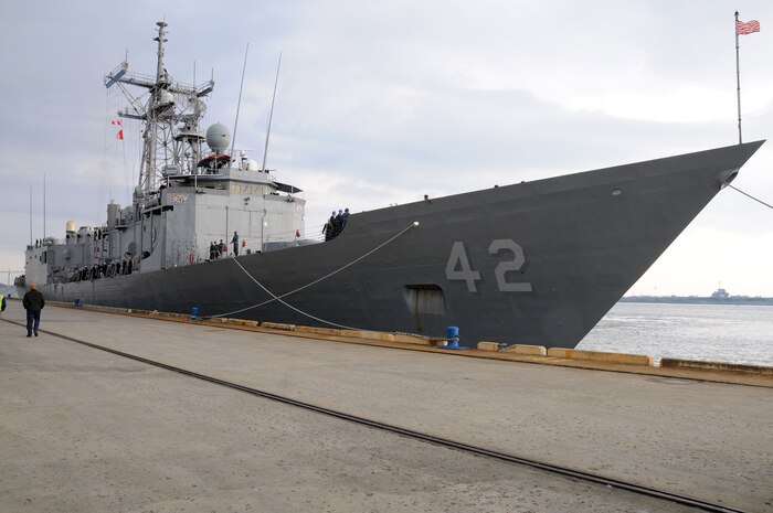 USS Klakring (FFG 42) moors at Union Pier, Charleston, Feb. 10. The frigate’s crew conducted training with the Citadel Naval Reserve Officer Training Corps, allowing midshipmen the opportunity to experience life on a U.S. Navy ship. (U.S. Navy photo/Petty Officer 2nd Class Brannon Deugan)
