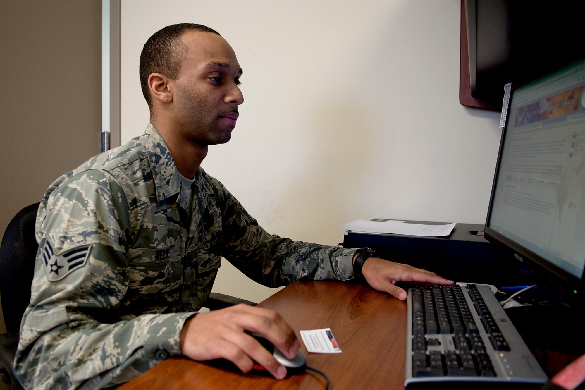 GRISSOM AIR RESERVE BASE, Ind. -- Senior Airman Ryan Reese, 434th Maintenance Squadron aircraft fuel systems technician, browses the Air Force legal assistance website here Jan. 15. The website is a resource that provides servicemembers, retirees and their dependents basic information on legal assistance topics that commonly affect military members such as consumer affairs, family law, wills and powers of attorney. (U.S. Air Force photo/Tech. Sgt. Mark R. W. Orders-Woempner) 
