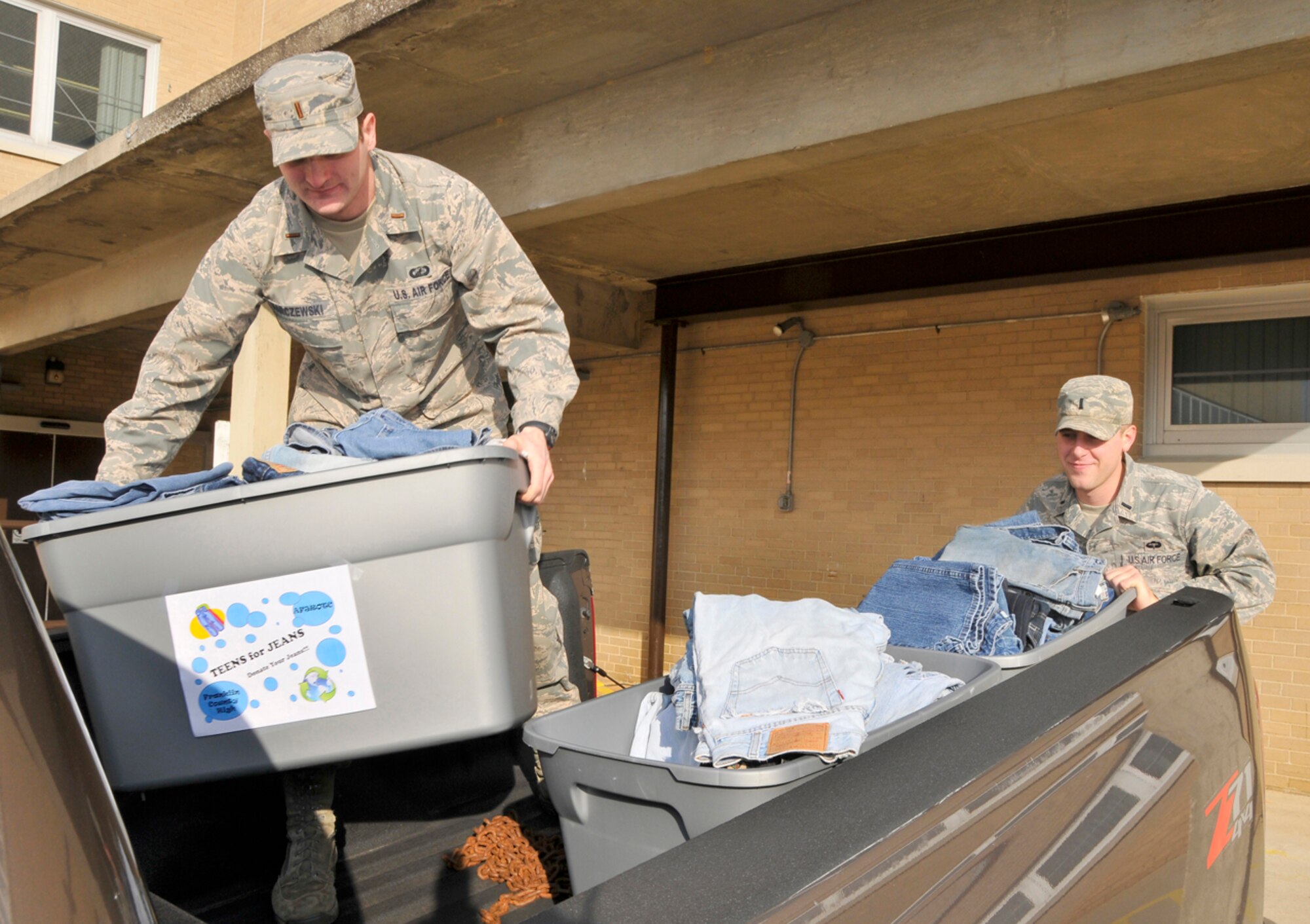 Company Grade Officers Council (CGOC) member 2nd Lt. Matthew Karczewski and CGOC President 1st Lt. Alex Henning load several containers of donated jeans in support of Franklin County High School’s Teen for Jeans drive into a truck.  Lieutenant Karczewski is a propulsion test engineer for AEDC’s Aerodynamic and Propulsion Test Unit (APTU) and Lieutenant Henning is a test technology project manager at AEDC. (Photo by Jacqueline Cowan)