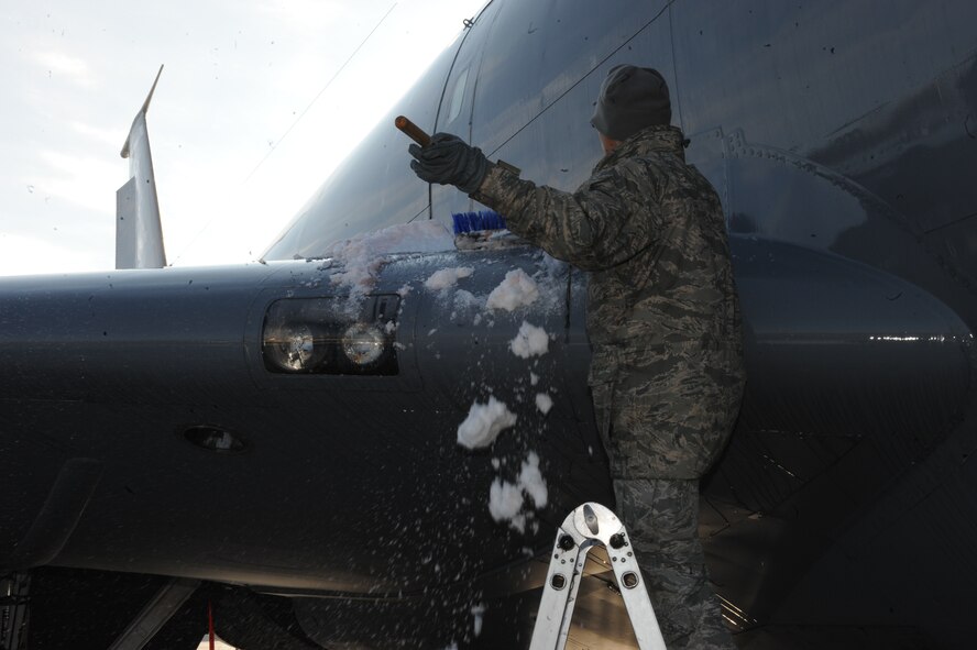 Airman 1st Class Adam Hair, 22nd Maintenance Squadron fuels system repair journeyman, removes snow from a KC-135 Stratotanker Feb. 14, 2012, McConnell Air Force Base, Kan. The de-icing crew removed snow from two tankers to ensure the jets were mission ready.  (U.S. Air Force photo/ Airman 1st Class Maurice Hodges)