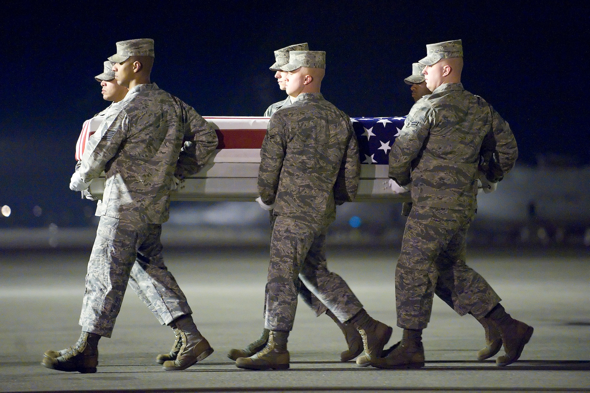 A U.S. Air Force carry team transfers the remains of Air Force Senior Airman Julian S. Scholten of Upper Marlboro, Md., at Dover Air Force Base, Del., Feb. 21, 2012. Scholten was assigned to the 25th Intelligence Squadron, Hurlburt Field, Fla. (U.S. Air Force photo/Adrian R. Rowan)
