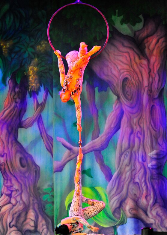 Cirque Dreams Wows Military Members Their Families On World