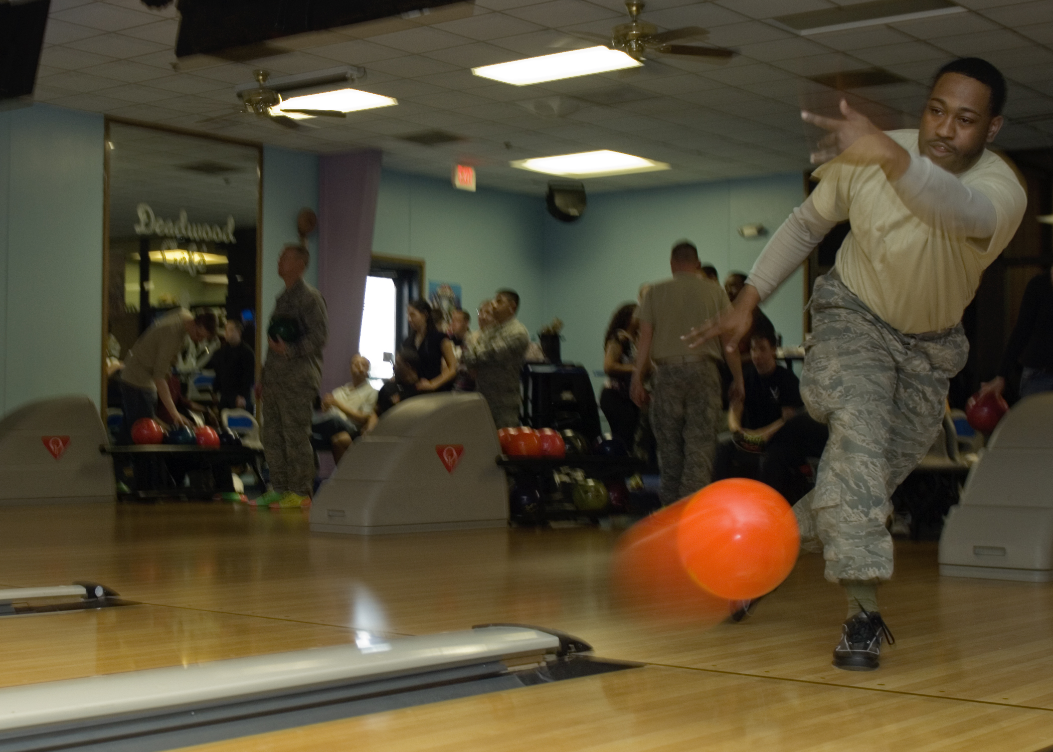 Dyess Airmen bowl for Abilene children