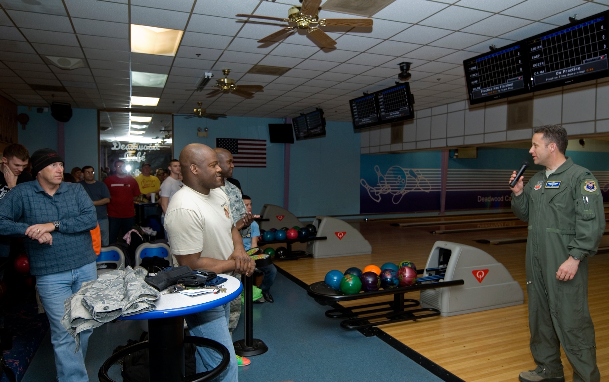 Dyess Airmen bowl for Abilene children > Dyess Air Force Base > Article