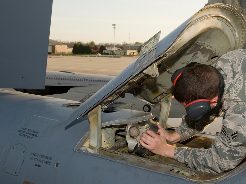 Airman 1st Class Zachary Reph, 11th Aircraft Maintenance Unit, connects a chute bag riser into the jettison jaws of a B-52H Stratofortress on Barksdale Air Force Base, La., Feb. 21. When the parachute is deployed, the connection ensures the force of the deployment does not rip the parachute off of the aircraft. (U.S. Air Force photo/Airman 1st Class Benjamin Gonsier)(RELEASED)