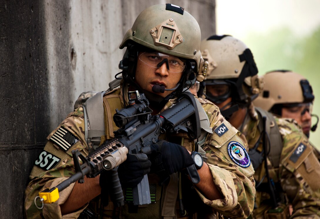 Staff Sgt. Gabriel Ortiz leads a fire team of 919th Security Forces Squadron Airmen into the building during a prisoner recovery exercise at Duke Field, Fla., Feb. 23.  Security forces Airmen executed the procedure for Brig. Gen. William Binger, the 10th Air Force commander, during his visit to the base.  Binger rode with the 919th Airmen during the assault on the compound and entered the building with the fire team.  He was given a first-hand view of the evidence collection procedures performed throughout the building after it was secured and the prisoner was recovered.  (U.S. Air Force photo/Tech. Sgt. Samuel King Jr.)