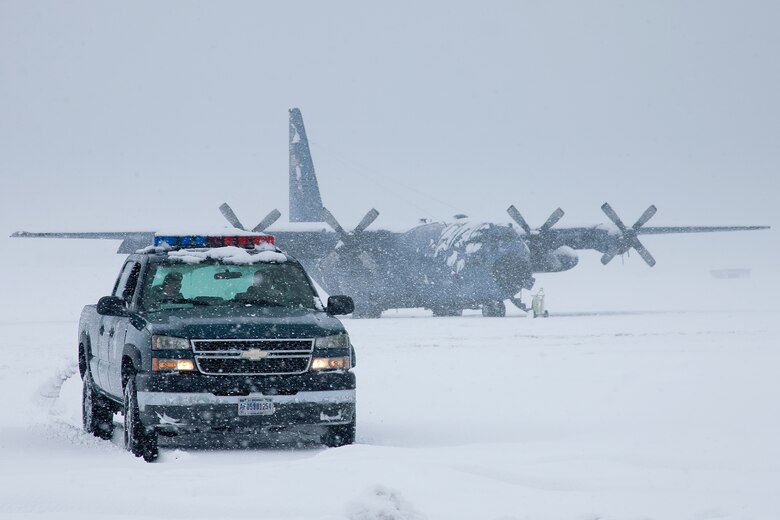 A white leap year in Yokota > Yokota Air Base > Article Display