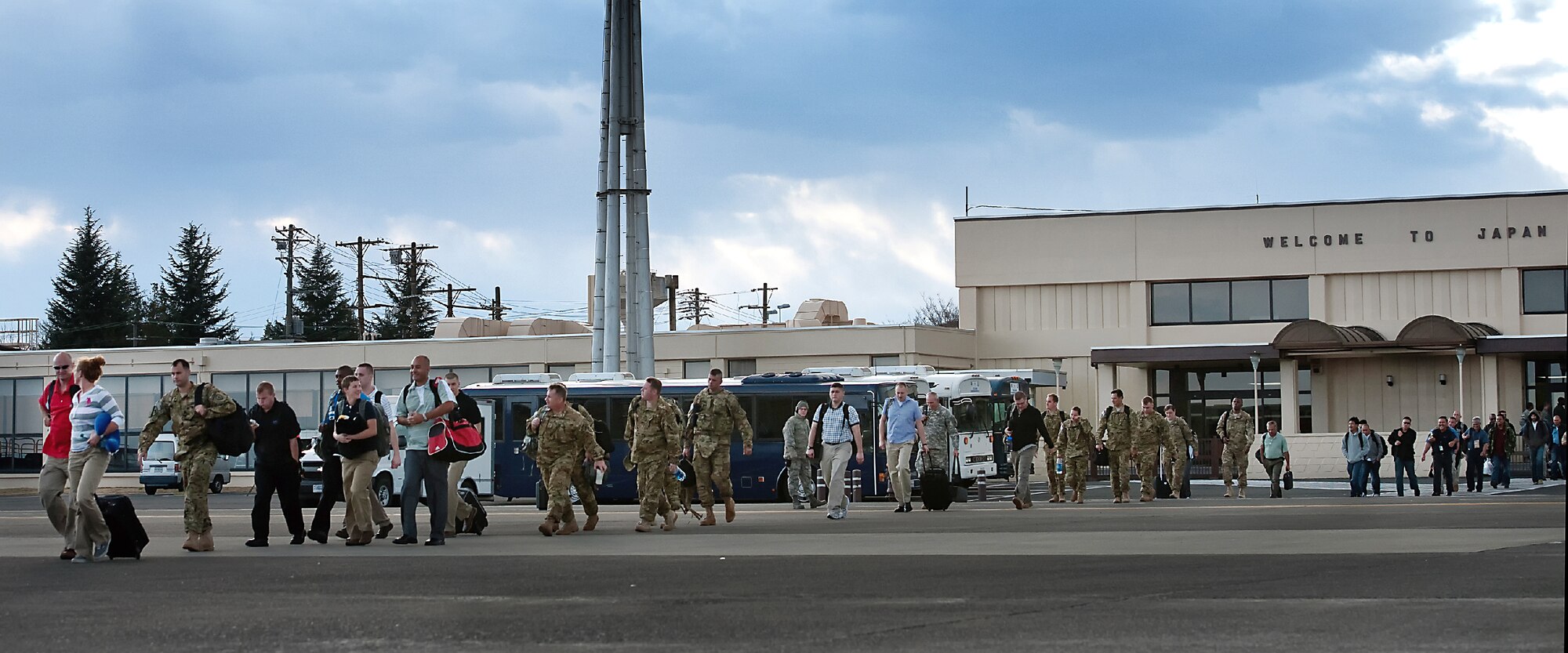 YOKOTA AIR BASE, Japan -- Members from the 83rd Infantry Division and Airmen from Yokota, board a Boeing 737, at the Yokota passenger terminal, Jan. 4, 2011 to support a Joint Air Expeditionary Force mission, sponsored by the U.S. Transportation Command at Diego Garcia. (U.S. Air Force photo/Osakabe Yasuo)