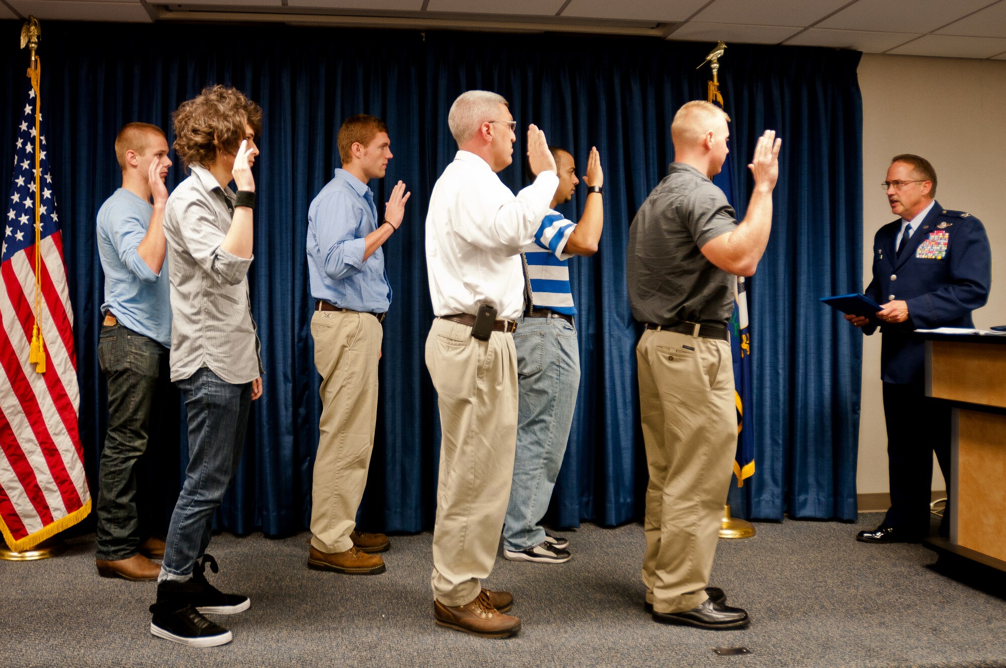 Col. Greg Nelson (right), commander of the Kentucky Air National Guard’s 123rd Airlift Wing, prepares to swear in eight new recruits at a mass-enlistment ceremony held Sept. 20, 2011, at the wing’s Louisville, Ky., air base. The unit flies C-130 aircraft and provides intra-theater airlift in support of homeland security, disaster response and military operations around the world. The new recruits will be trained for a broad spectrum of responsibilities, from public affairs to aircrew duty. (U.S. Air Force photo by Master Sgt. Philip Speck)