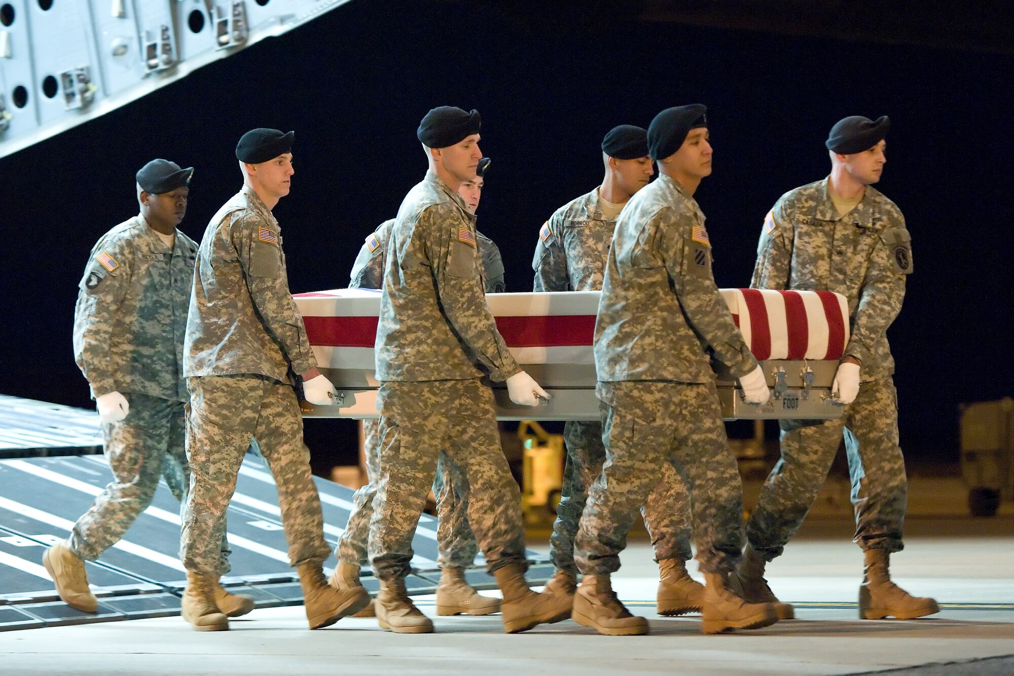 A U.S. Army carry team transfers the remains of Army Spc. Brian J. Leonhardt, of Merrillville, Ind., at Dover Air Force Base, Del., Jan. 8, 2012. Leonhardt was assigned to the 713th Engineer Company, Indiana National Guard, Valparaiso, Ind. (U.S. Air Force photo/Roland Balik)
