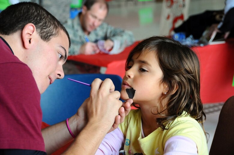 Family Day Draws 1 000 To Air Guard Base 123rd Airlift Wing