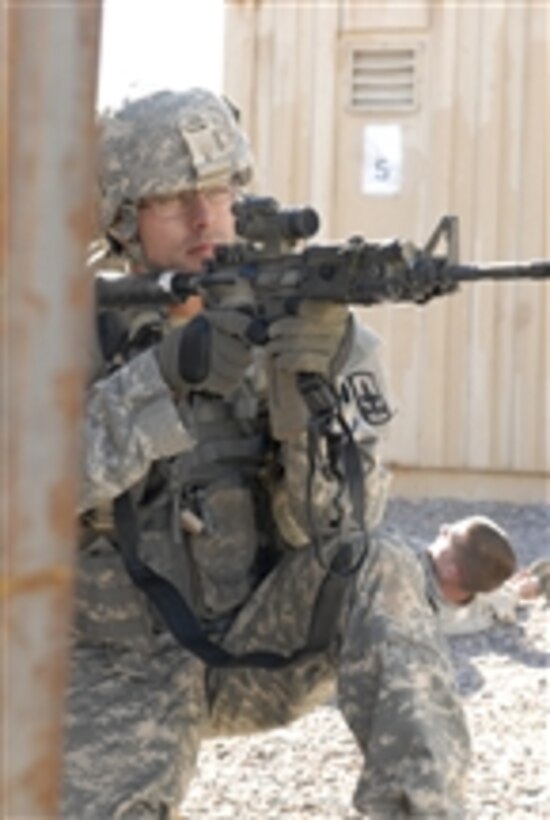 A  U.S. Army soldier from 1st Battalion, 158th Infantry Regiment, Arizona Army National Guard, keeps watch during an air assault operation in Florence, Ariz., on Jan. 7, 2012.  
