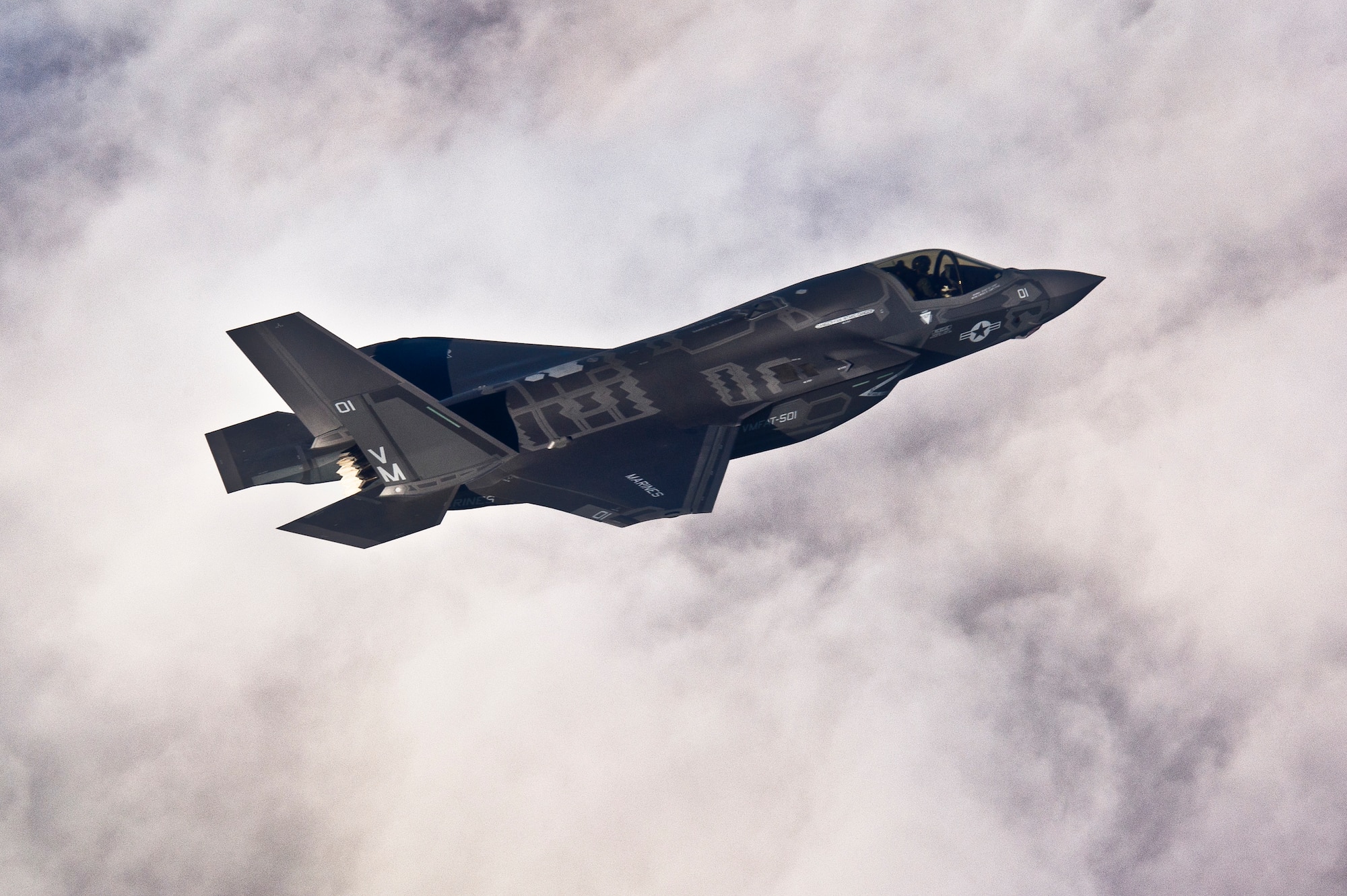 DoD’s first production F-35B Lightning II joint strike fighter flies toward its new home at Eglin Air Force Base, Fla., escorted by Marine Corps F-18Hornets.  The Marine variant of the JSF belongs to Marine Fighter Attack Squadron 501.  The Marines of VMFAT-501 received two F-35Bs Jan. 11.  (U.S. Air Force photo/Staff Sgt. Joely Santiago)