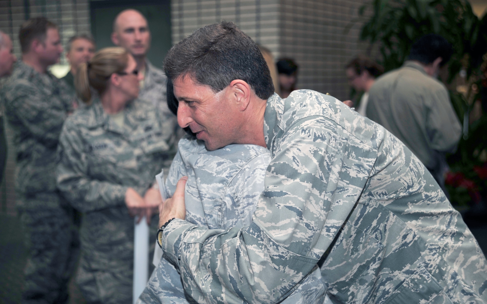 TAMPA, FL -- After nearly nine months in Iraq, Col. Ted Matthews, vice wing commander of the 927th Air Refueling Wing, based out of MacDill Air Force Base, Fla., returned home.  While in Iraq, Mathews commanded the 407 Air Expeditionary Group, a unit charged with runway operations for the last military airport to close with the drawdown efforts.(Official U.S. Air Force photo courtesy of Airman 1st Class Shandresha Mitchell)