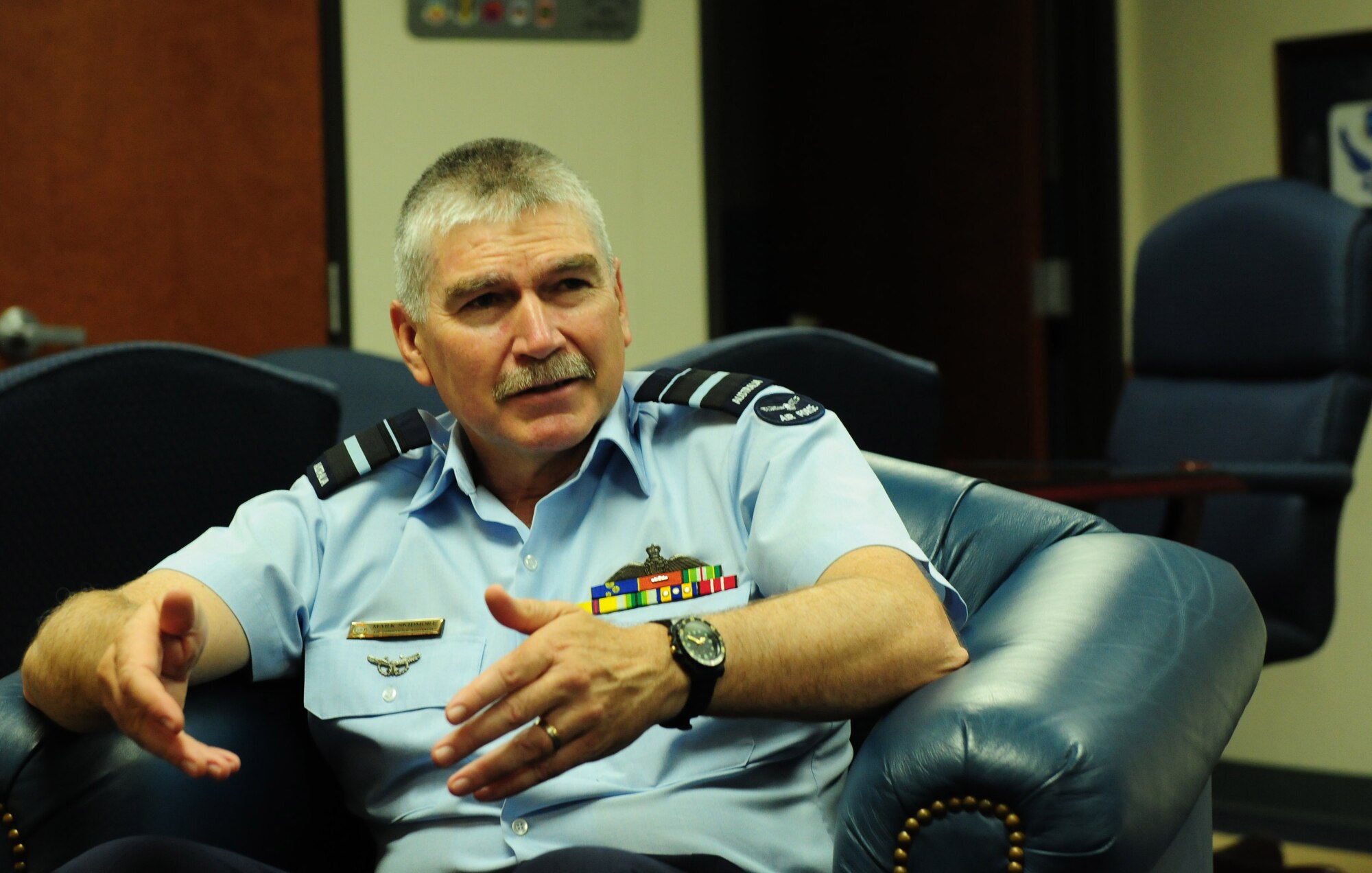 Outgoing Air Commander Australia, Air Vice Marshal Mark Skidmore, Royal Australian Air Force speaks with 13th Air Force leadership during his visit on Jan. 18, 2012, for high-level discussions on the US-Australian military alliance. (U.S. Air Force photo/Technical Sgt. Aries D. Early)
