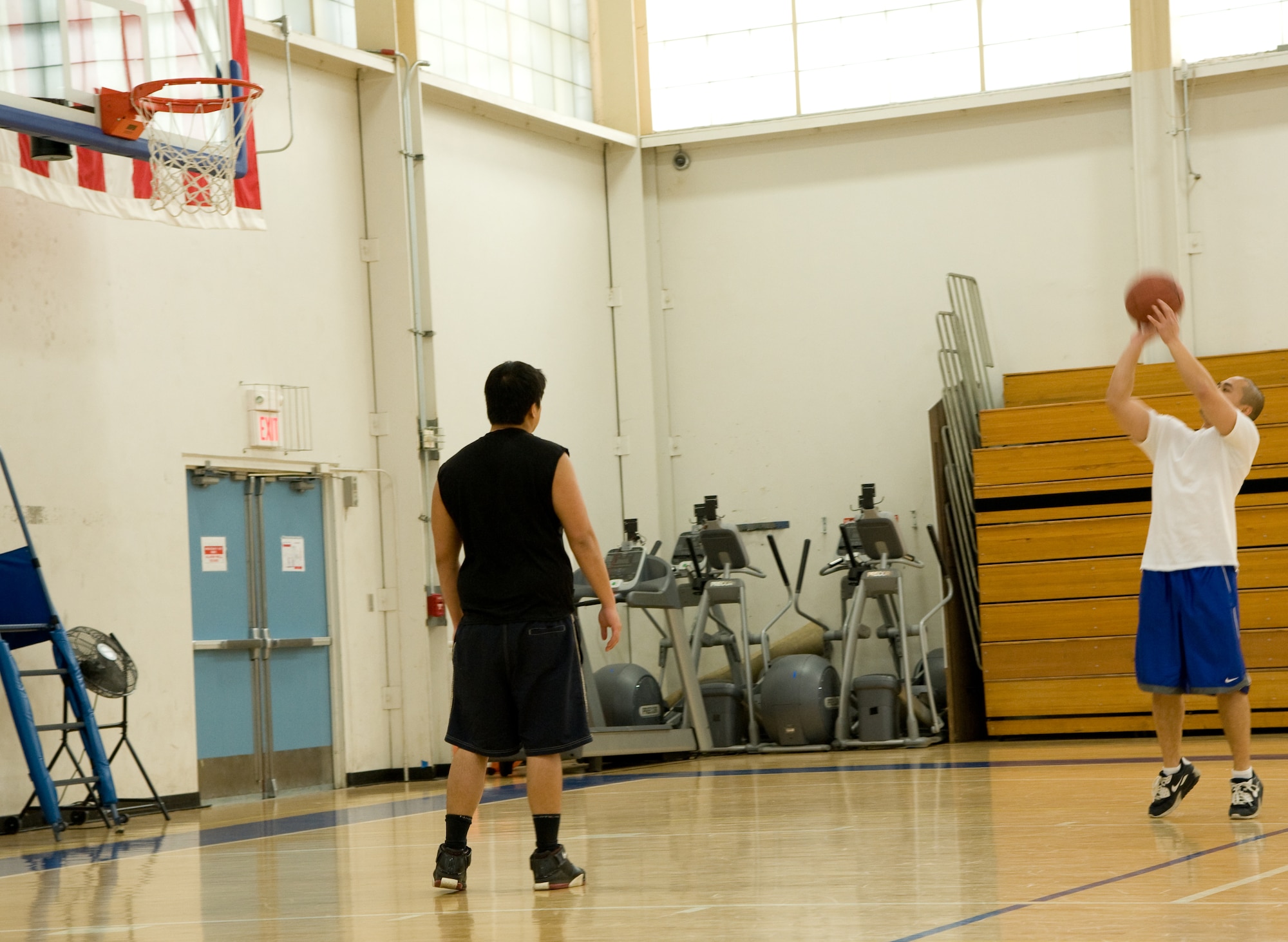 Right, Staff Sgt. Virata Eugene, reservist from 349th AMW and his friend Truong Phuong, civilian, play basketball at the Travis Fitness Center, Calif., January 17. (U.S. Air Force photo/Airman 1st Class Nicole Leidholm)