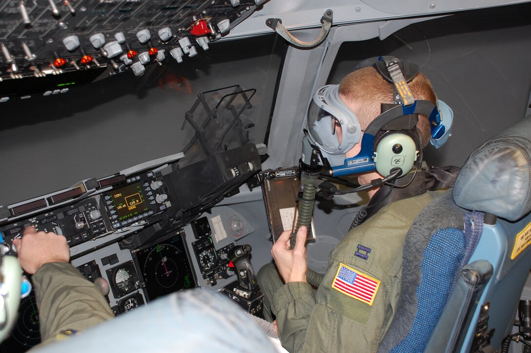 Capt. Russ Williams, 6th Airlift Squadron C-17 pilot from Hagerstown, Md., tests the new Aviation Oxygen and Respiratory Systems quick-don mask in the C-17 Globemaster III simulator Jan. 13 at the Air Mobility Command Test and Evaluation Squadron here. Pilots, loadmasters and crew chiefs from the 305th Air Mobility Wing tested the new mask for functional and operational use. (U.S. Air Force photo by Lisa Elmo-Henske/Released)