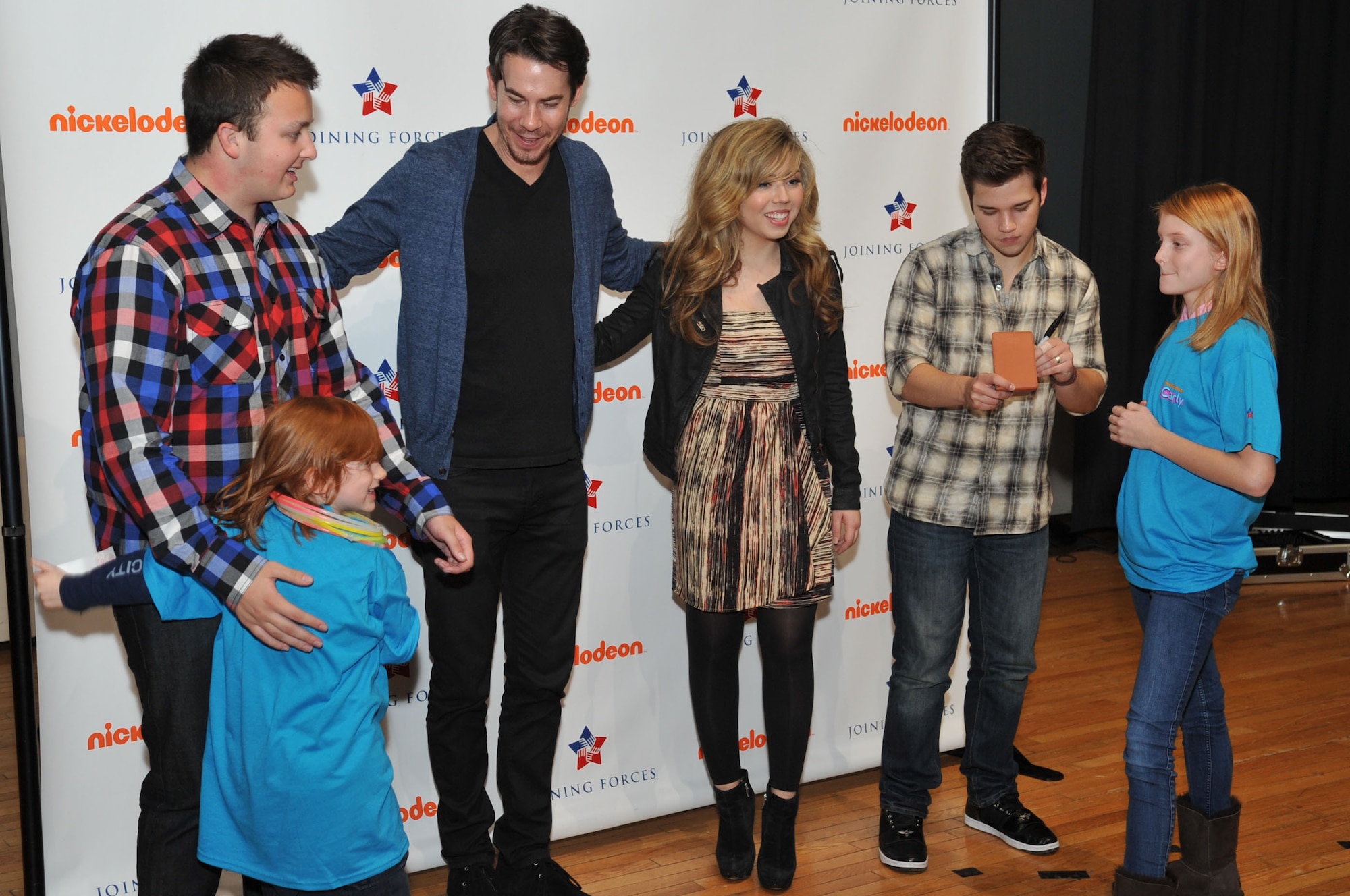 The “iCarly” cast greet Alexis age 11 and David age 6, children of Master Sgt. Chris Wright, Joint Base McGuire-Dix-Lakehurst Security Forces Squadron member, Jan. 11 at the Timmermann Center after the screening of “iMeet the First Lady,” which features an appearance by Michelle Obama. The episode focused on the relationship between Carly, played by Miranda Cosgrove, and her deployed Air Force colonel father. Everyone who showed up to the screening was able to get a seat. (U.S. Air Force photo by Wayne Russell/Released)