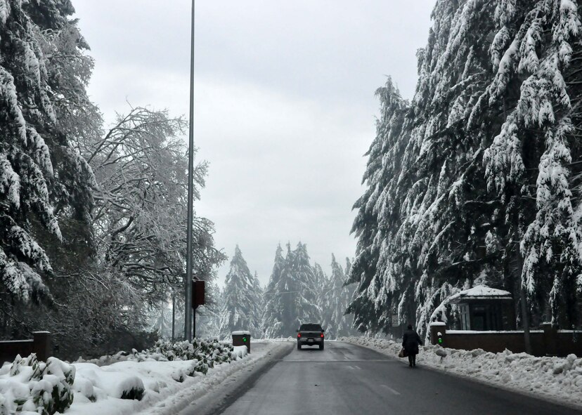People return to the installation after McChord Field experienced a winter storm which accumulated more than nine inches of snow Jan. 20, 2012, at Joint Base Lewis-McChord, Wash. (U.S. Air Force photo/Airman 1st Class Leah Young)
