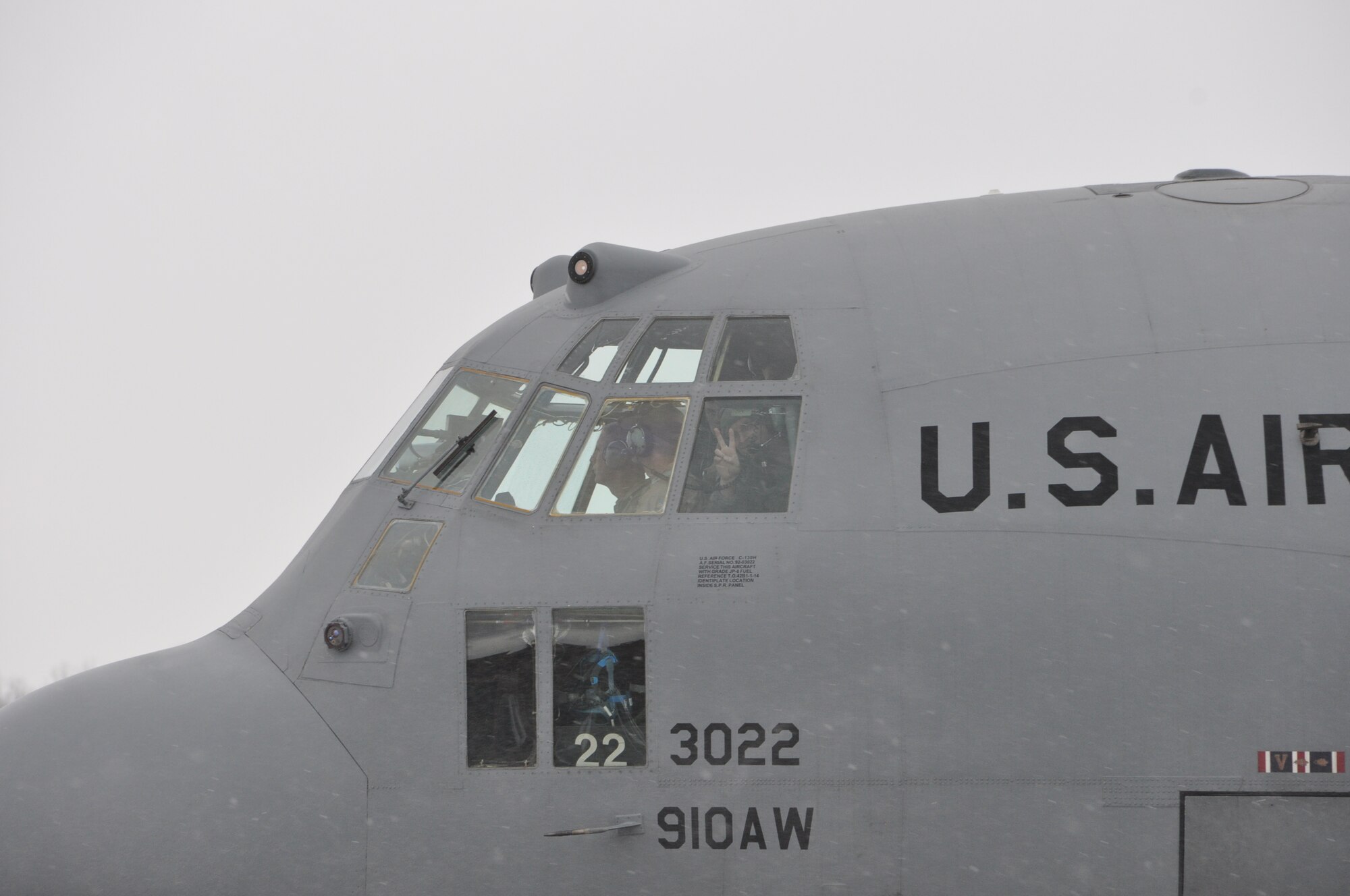 YOUNGSTOWN AIR RESERVE STATION, Ohio – Air Force Reservists assigned to the 910th Airlift Wing flash the victory symbol from the flight deck window of a C-130H Hercules cargo aircraft as it taxis on the flightline here, Jan. 19, 2012. The aircraft’s crew are among approximately 40 Citizen Airmen that are the last of more than 140 Air Force Reservists assigned to the 910th Airlift Wing’s flying and maintenance squadrons based at YARS, returning to Northeast Ohio after a 120-day deployment to Southwest Asia that supported airlift operations to various military installations throughout the U.S. Central Command (USCENTCOM) Area of Operations (AOR). U.S. Air Force photo by Master Sgt. Bob Barko Jr.