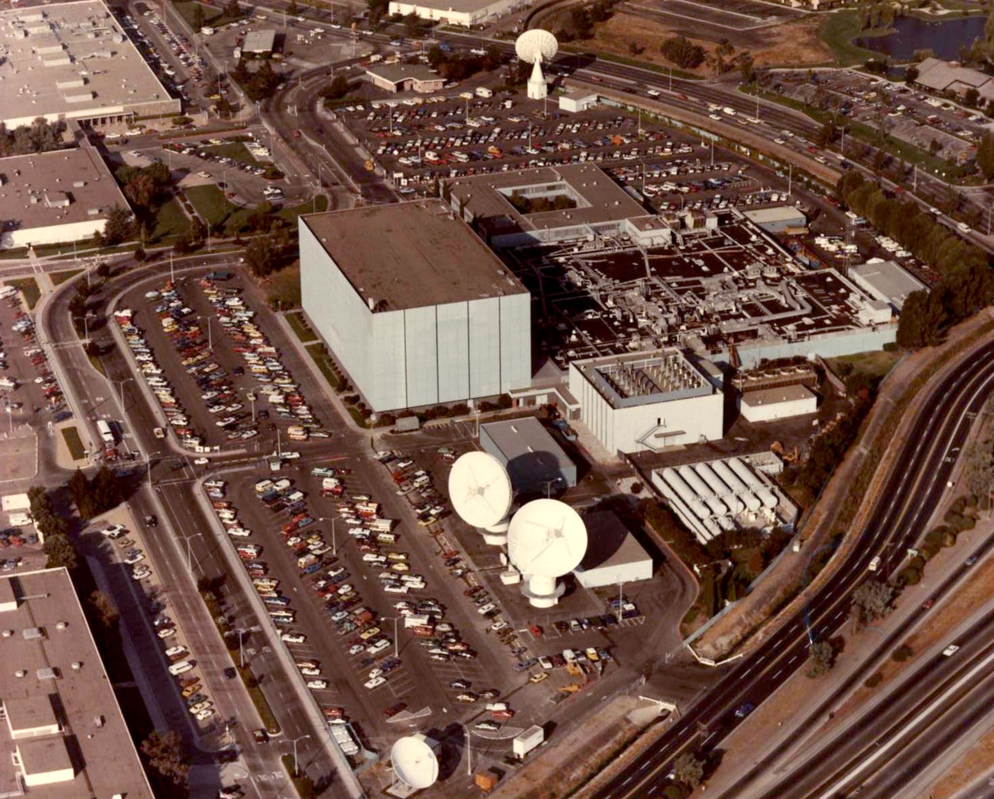 The Air Force Satellite Test Center, Sunnyvale, Calif. This facility was popularly known as the “Blue Cube.” (Photo courtesy of kadiak.org)