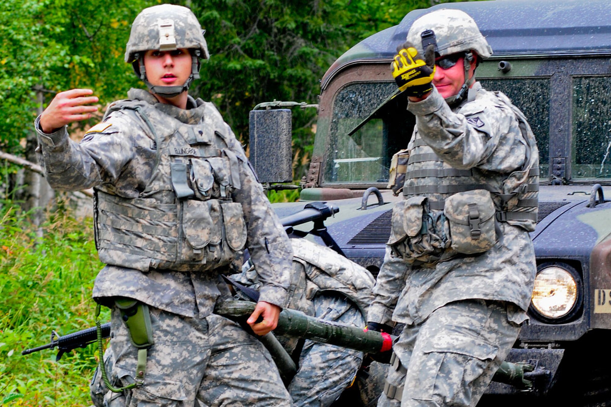 Soldiers of 98th Maintenance Company train at Joint Base Elmendorf-Richardson Aug. 30, 2011. (U.S. Air Force photo/Percy G. Jones)