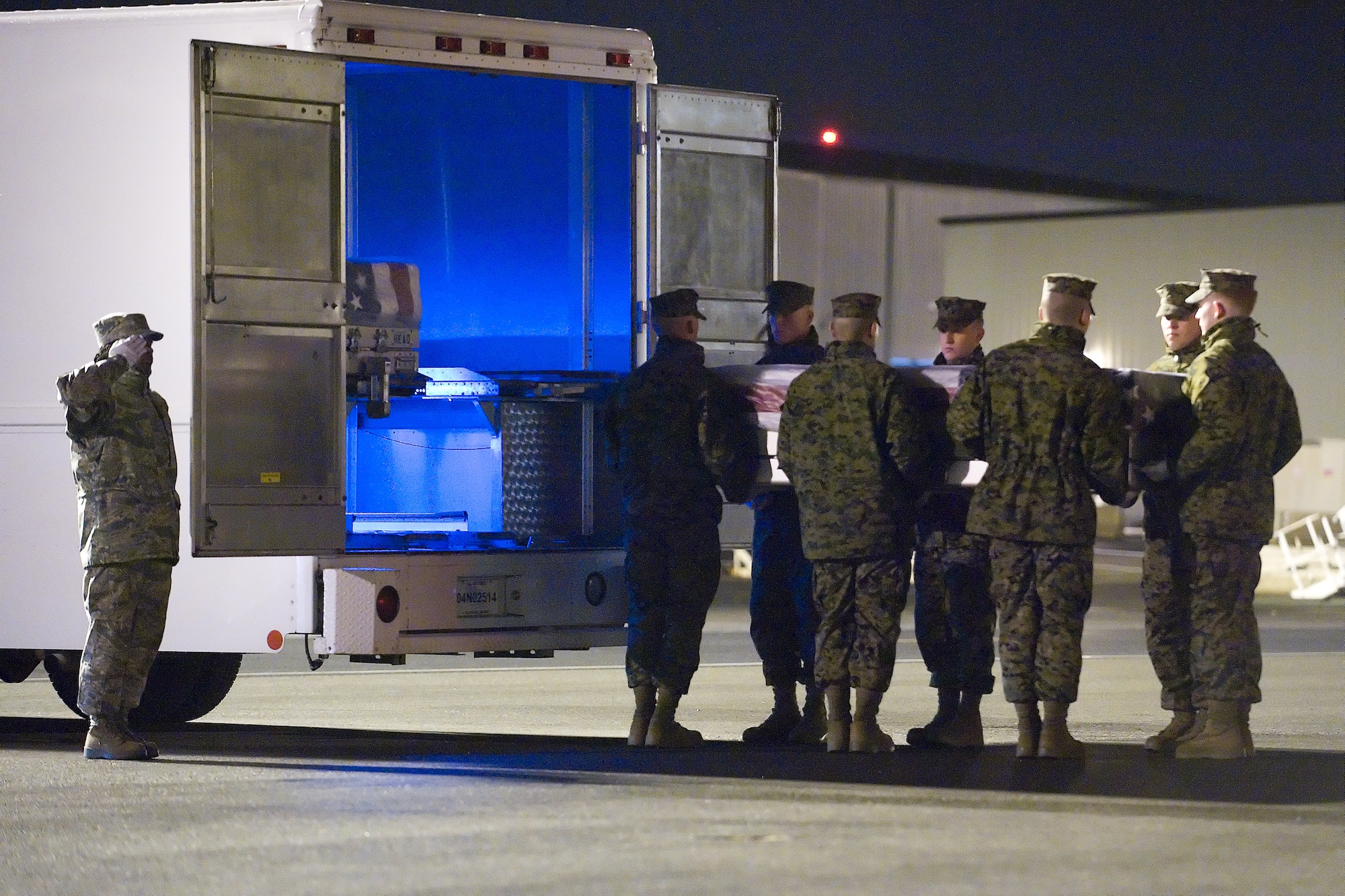 A U.S. Marine Corps carry team transfers the remains of Marine Master Sgt. Travis W. Riddick, of Centerville, Iowa, at Dover Air Force Base, Del., Jan. 23, 2012. Riddick was assigned to Marine Heavy Helicopter Squadron 363, Marine Aircraft Group 24, 1st Marine Aircraft Wing, III Marine Expeditionary Force, Kaneohe Bay, Hawaii. (U.S. Air Force photo/Steve Kotecki)