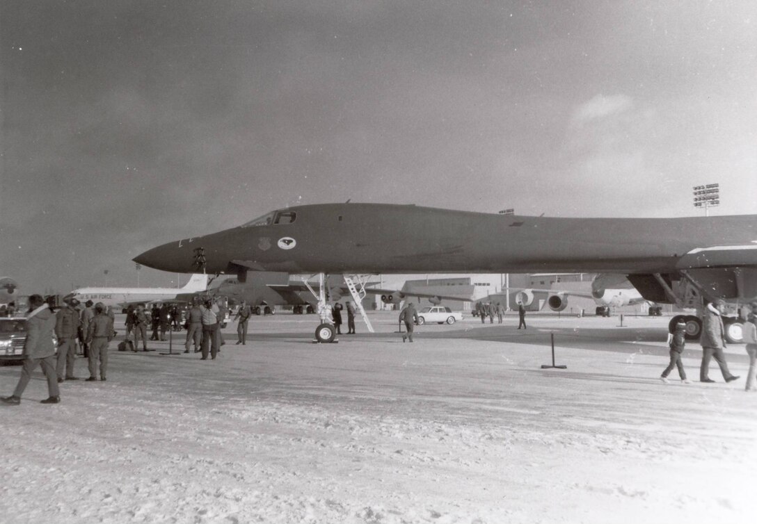 The 28th Bomb Wing’s first B-1B Lancer, Wings of Freedom, arrives at Ellsworth AFB, S.D., Jan.21, 1987.