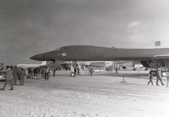 The 28th Bomb Wing’s first B-1B Lancer, Wings of Freedom, arrives at Ellsworth AFB, S.D., Jan.21, 1987.