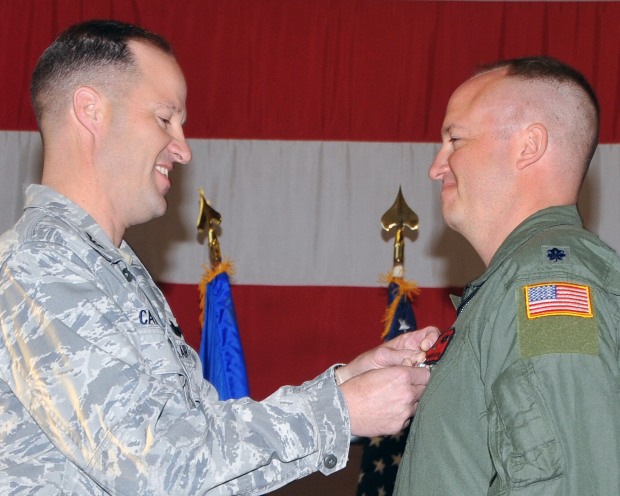 KIRTLAND AFB N.M. -- Col. James Cardoso, 58th Special Operations Wing commander, left, presents the Bronze Star Medal to Lt. Col. Brandon Deacon, 512th Rescue Squadron director of operations, during a ceremony Jan. 19 at Kirtland Air Force Base. Deacon received the medal for actions during a year-long deployment to Iraq. (Photo by Todd Berenger)