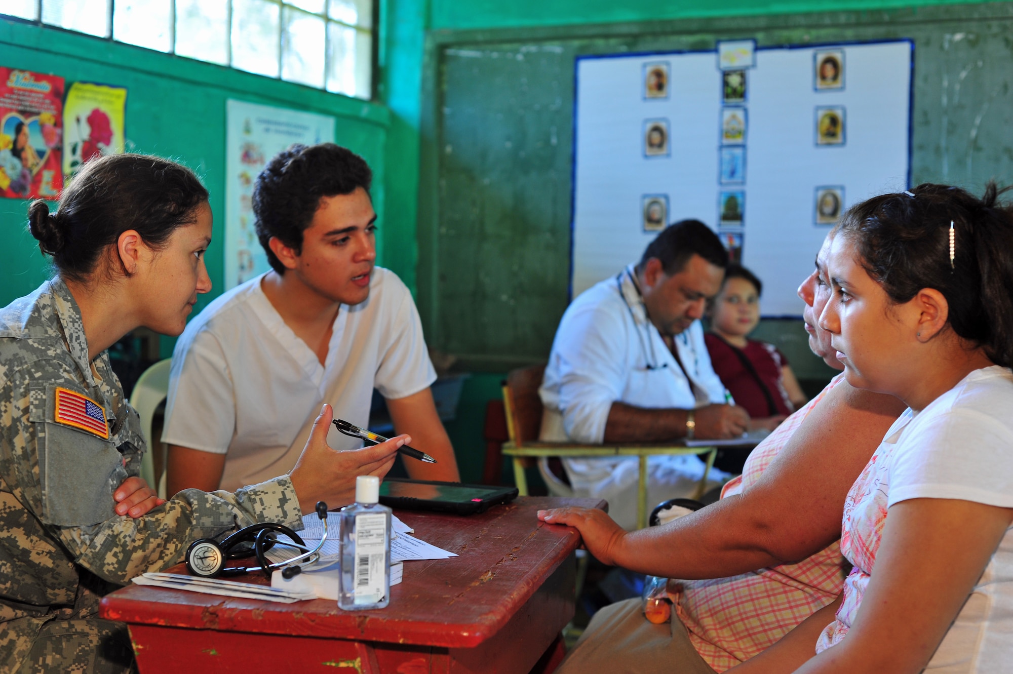 OLANCHO, Honduras – Capt. Amanda Carnes, 1st Battalion, 228th Aviation Regiment, discusses treatment options with local members of the community during a Joint Medical Readiness Training Exercise Jan. 29 here. In FY11, Joint Task Force Bravo, Soto Cano Air Base, Honduras and Honduran Ministry of Health clinicians provided general medical care to 14,401 patients and dental care to 1,061 patients for a total of 15,462 Hondurans receiving much needed assistance. (U.S. Air Force photo/Staff Sgt. Bryan Franks)


