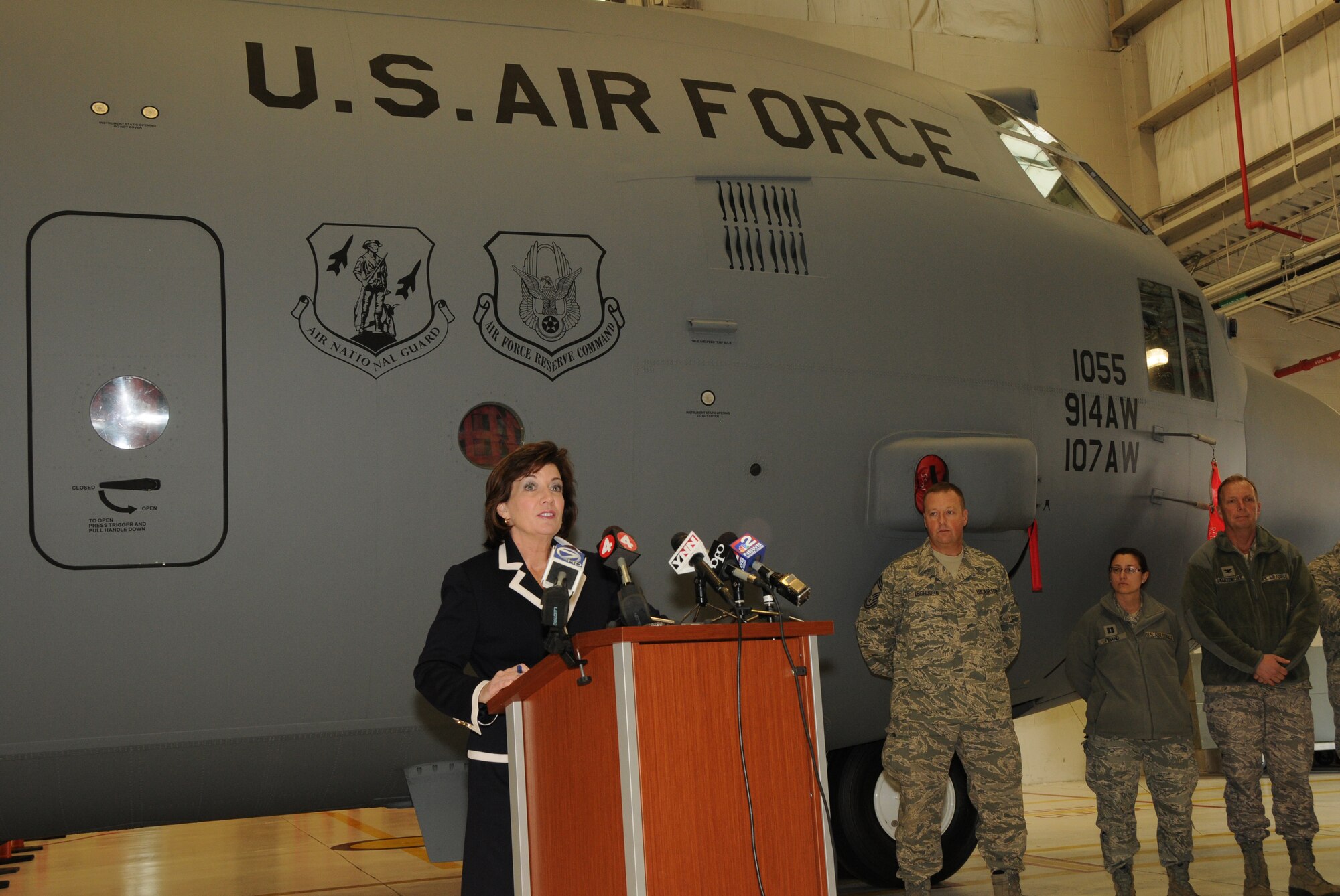 On Tuesday, Jan 31st, Congresswomen Kathy Hochul representing the 26th District of New York visited the Niagara Falls Air Reserve Station. (Air Force Photo/Senior Master Sgt. Ray Lloyd)

